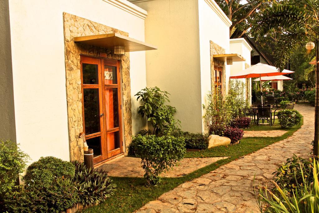 Acacia Tree Garden Hotel Puerto Princesa Zewnętrze zdjęcie